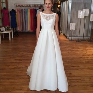 Stunning David’s Bridal Ballgown in Ivory